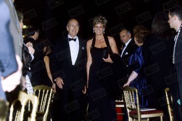 Valéry Giscard d'Estaing en compagnie de la princesse Diana, au dîner de gala de la fondation pour l'enfance d'Anne-Aymone, au château de Versailles, en novembre 1994.