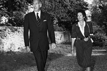 Octobre 1982, à Sasnières, dans le Loir-et-Cher : l'ancien président et son épouse Anne-Aymone se rendent à la cérémonie de mariage de Virginie François-Poncet et Christophe Henrion.