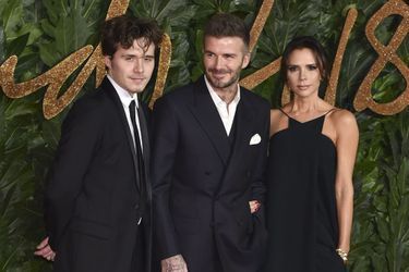 Brooklyn Beckham avec ses parents David et Victoria à la soirée British Fashion Awards à Londres, le 10 décembre 2018 
