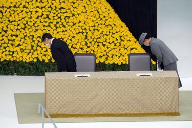 L&#039;empereur du Japon Naruhito et l&#039;impératrice Masako à Tokyo le 15 août 2020, lors de la cérémonie des 75 ans de la fin de la guerre du Pacifique