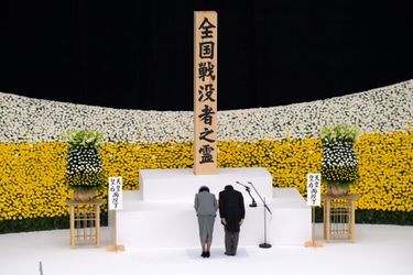 L&#039;empereur du Japon Naruhito et l&#039;impératrice Masako à Tokyo lors de la cérémonie des 75 ans de la fin de la Seconde Guerre mondiale, le 15 août 2020