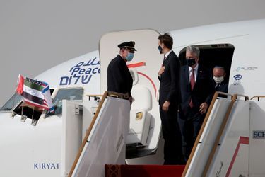 Le gendre de Donald Trump Jared Kushner est arrivé lundi à Abou Dhabi après avoir pris le &quot;premier vol commercial direct&quot; entre l&#039;Etat hébreu et les Emirats arabes unis.