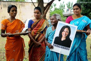Dans le village de Thulasendrapuram, dans l&#039;Etat du Tamil Nadu (Sud), où est né le grand-père maternel de Kamala Harris, P.V. Gopalan, un haut fonctionnaire indien, des habitants ont célébré son élection en tant que vice-présidente des Etats-Unis. 
