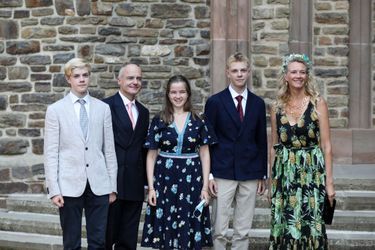 Le comte Jehan de Lannoy, frère de la princesse Stéphanie, avec son épouse et leurs enfants à l&#039;abbaye de Clervaux, le 19 septembre 2020