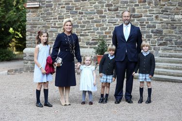 Le comte Christian de Lannoy, frère de la princesse Stéphanie, avec son épouse et leurs enfants à l'abbaye de Clervaux, le 19 septembre 2020