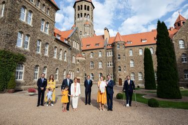 La famille grand-ducale du Luxembourg réunie pour le baptême du prince Charles à l'abbaye de Clervaux, le 19 septembre 2020