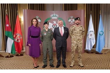 La princesse Salma de Jordanie avec ses parents, le roi Abdallah II et la reine Rania, et son frère aîné le prince héritier Hussein, à Amman le 8 janvier 2019
