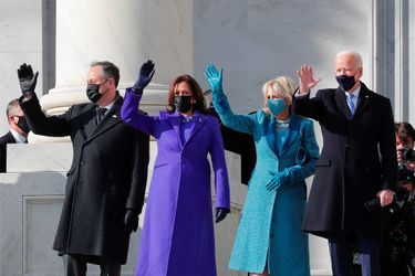 Douglas Emhoff, Kamala Harris, Jill et Joe Biden montant les marches du Capitole, le 20 janvier 2021.