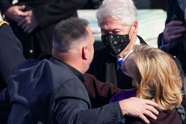 Bill et Hillary Clinton avec Garth Brooks au Capitole, le 20 janvier 2021.