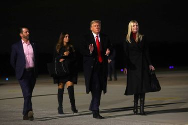 Donald Trump Jr, Kimberly Guilfoyle, Donald et Ivanka Trump après le meeting de Dalton, en Géorgie, le 4 janvier 2021.