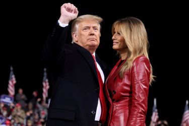 Donald Trump et Melania lors de son premier meeting depuis la présidentielle, à Valdosta en Géorgie, samedi 5 décembre 2020.