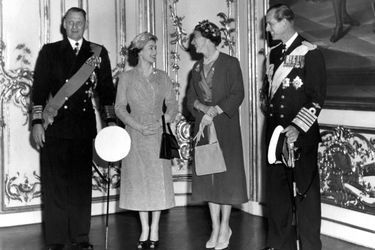 La reine Ingrid avec le roi Frederik IX de Danemark, la reine Elizabeth II et le prince Philip, le 21 mars 1957