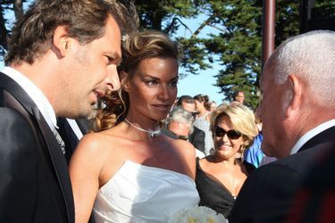 Ingrid Chauvin et Thierry Peythieu le jour de leur mariage à Lège-Cap-Ferret le 27 août 2011