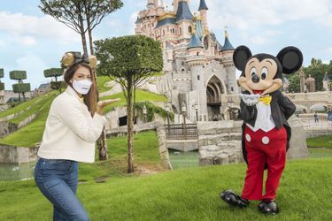 Iris Mittenaere en visite à Disneyland Paris