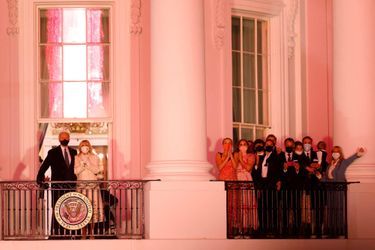 La famille Biden a assisté au feu d&#039;artifice depuis le balcon de la Maison-Blanche, le 20 janvier 2021.
