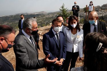 Emmanuel Macron a planté un cèdre - l&#039;emblème du pays - dans la réserve naturelle de Jaj, au nord-est de Beyrouth.