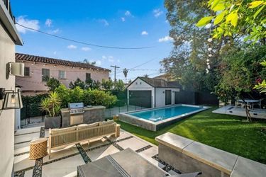 La dernière maison de Naya Rivera, située dans le quartier de Los Feliz à Los Angeles, a été mise en vente en janvier 2021 pour près de 2,7 millions de dollars