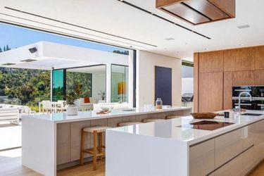 La nouvelle propriété de Chrissy Teigen et John Legend à Beverly Hills, achetée pour 17,5 millions de dollars en septembre 2020