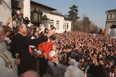 L'ex-roi Michel de Roumanie, le 1er mars 1997, lors de son retour en Roumanie