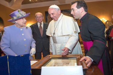 La reine Elizabeth II et le prince Philip avec le pape François au Vatican, le 3 avril 2014
