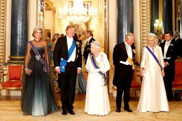 La reine Maxima et le roi Willem-Alexander des Pays-Bas avec la reine Elizabeth II, le prince Charles et la duchesse de Cornouailles Camilla à Londres, le 23 octobre 2018