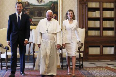 La reine Letizia et le roi Felipe VI d&#039;Espagne avec le pape François au Vatican, le 30 juin 2014
