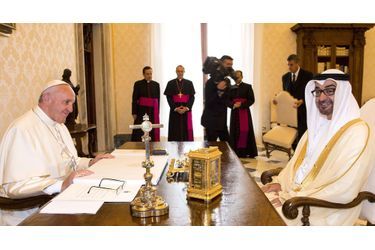 Le prince héritier d&#039;Abu Dhabi Sheikh Mohammed bin Zayed al-Nahyan avec le pape François au Vatican, le 15 septembre 2016