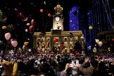 Des fêtards célèbrent l&#039;arrivée de 2021, à Wuhan le 31 décembre 2020
