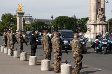 Hommage aux deux soldats français morts en opération au Mali, le 7 mai 2020 aux Invalides.