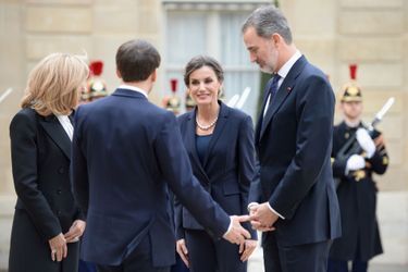 La reine Letizia et le roi Felipe VI d&#039;Espagne avec Brigitte et Emmanuel Macron au Palais de l&#039;Elysée à Paris, le 11 mars 2020