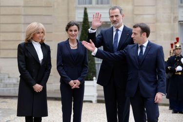La reine Letizia d&#039;Espagne avec le roi Felipe VI, Brigitte et Emmanuel Macron au Palais de l&#039;Elysée à Paris, le 11 mars 2020