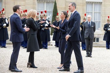 La reine Letizia et le roi Felipe VI d&#039;Espagne accueillis par Brigitte et Emmanuel Macron au Palais de l&#039;Elysée à Paris, le 11 mars 2020