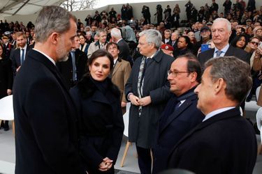 La reine Letizia et le roi Felipe VI d&#039;Espagne avec les anciens présidents français Nicolas Sarkozy et François Hollande au Trocadéro à Paris, le 11 mars 2020
