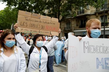 Manifestation de soignants à Paris, le 30 juin 2020.