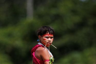 Jeune femme yanomami à la frontière de Surucucu, le 1er juillet 2020.