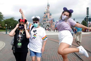 Disneyland Paris a rouvert ses portes au public le 15 juillet 2020 avec une capacité d'accueil limitée, après quatre mois de fermeture en raison de l'épidémie de coronavirus