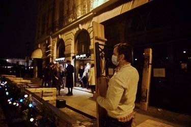 Dans les rues de Paris avant le couvre-feu, le 16 octobre 2020.