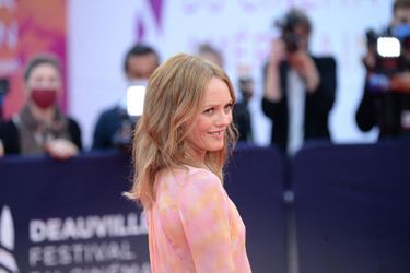 Présidente du jury du 46e Festival du cinéma américain de Deauville, Vanessa Paradis a illuminé la Normandie de son sourire et de sa disponibilité. Voici en images ses plus belles apparitions sur le tapis rouge. 