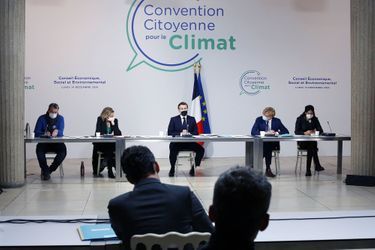 Lundi 14 décembre à Paris, Emmanuel Macron s'exprime devant les participants de la Convention citoyenne sur le climat.