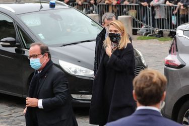 François Hollande et Julie Gayet aux obsèques de Juliette Gréco à Paris le 5 octobre 2020