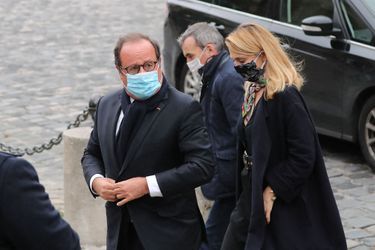 François Hollande et Julie Gayet aux obsèques de Juliette Gréco à Paris le 5 octobre 2020