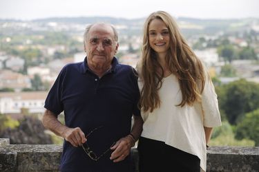 Claude Brasseur et Noémie Schmidt pour "L'étudiante et Monsieur Henri' à 2015 à Angoulême, France. 