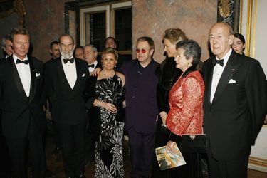 Valéry et Anne-Aymone Giscard d'Estaing avec le grand-duc Henri de Luxembourg et la grande-duchesse Maria Teresa, le prince Michael de Kent et sa femme Marie Christine et Elton John, le 28 novembre 2005