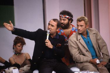 Claude Brasseur, Carlos and Johnny Hallyday réunis pour "Les Restos du Coeur" en 1986. 