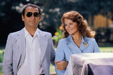 Claude Brasseur et Agostina Belli lors du tournage du film 'Le Grand Escogriffe' de Claude Pinoteau en juin 1976 à Rome, Italie.