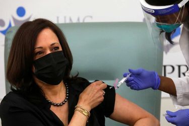 Kamala Harris a été vaccinée contre le coronavirus à Washington, le 29 décembre 2020.