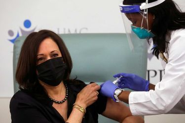 Kamala Harris a été vaccinée contre le coronavirus à Washington, le 29 décembre 2020.