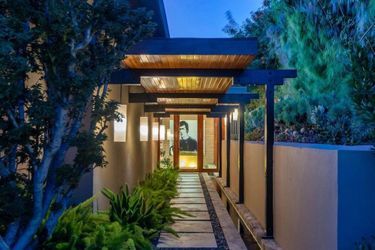 La villa de Zac Efron à Los Angeles, située à Los Feliz, a été mise en vente pour 5,9 millions de dollars 