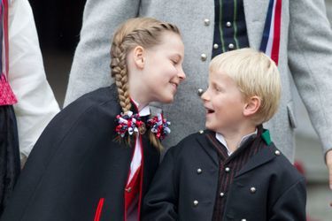 Le prince Sverre Magnus de Norvège avec sa soeur la princesse Ingrid Alexandra, le 17 mai 2012