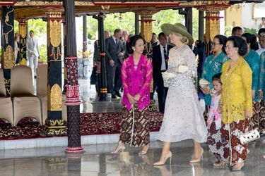 La reine Maxima des Pays-Bas avec la reine de Yogyakarta à Yogyakarta, le 11 mars 2020